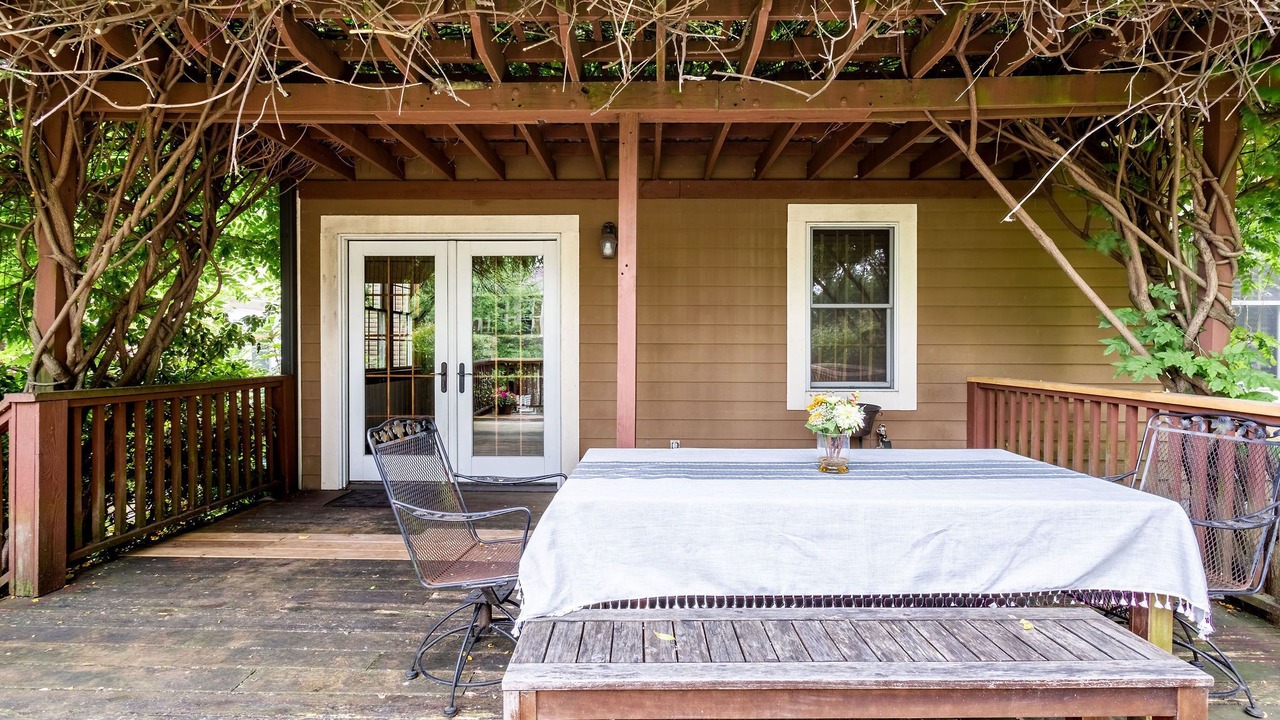 Photo of Outdoor in Belmont - Hillsboro