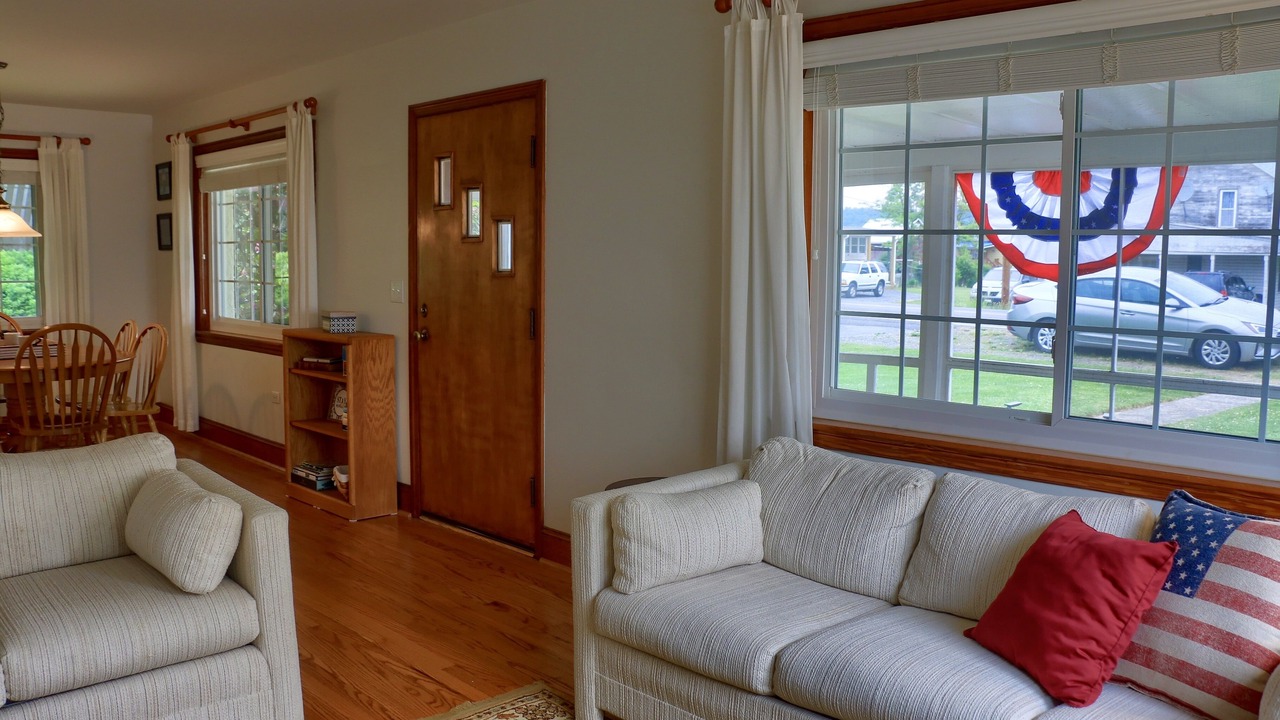 Photo of Livingroom in McKnightstown