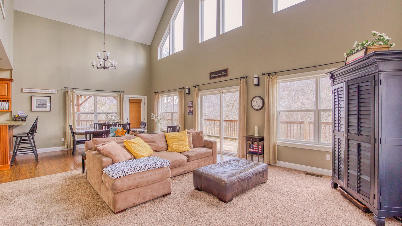 Photo of Livingroom in Flat Hollow Marina