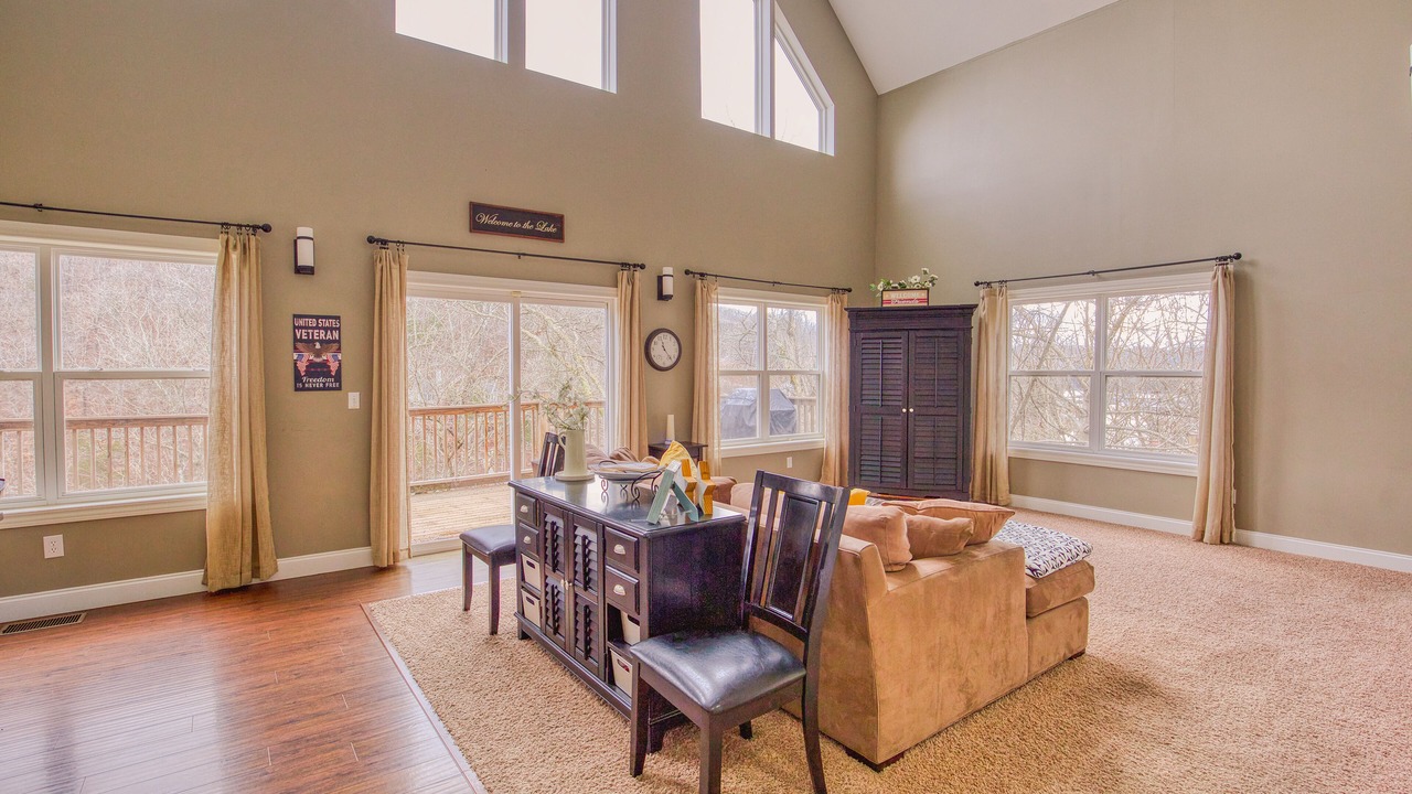 Photo of Livingroom in Flat Hollow Marina