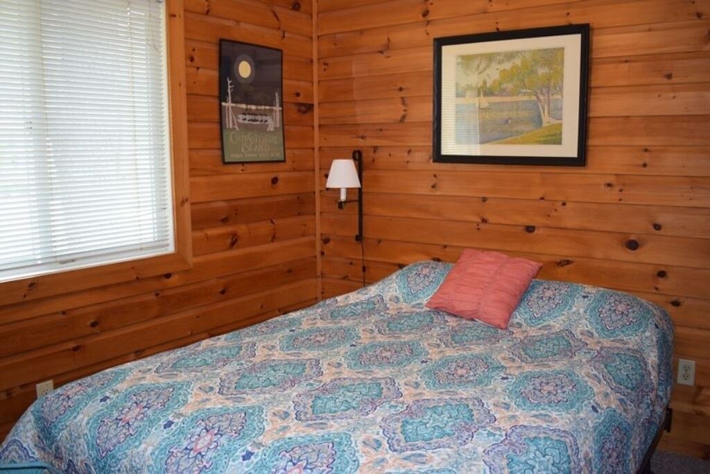 Photo of Bedroom in Piney Island