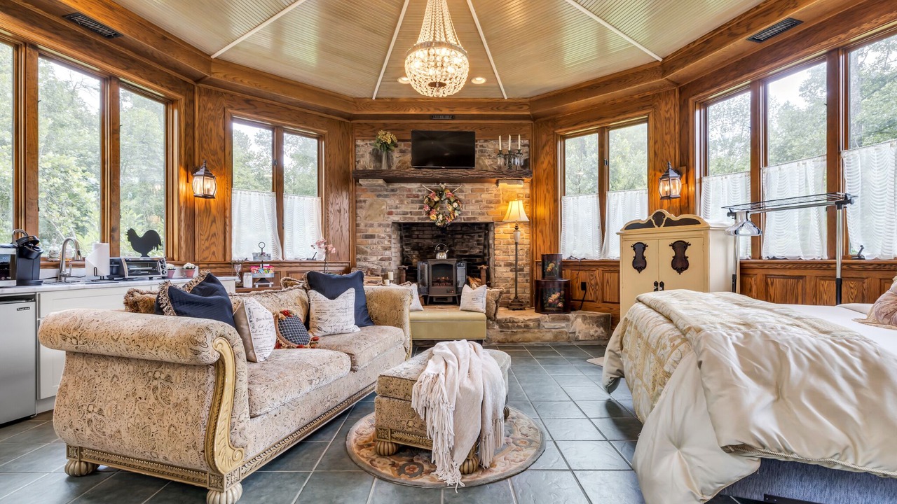 Photo of Livingroom in Cleveland