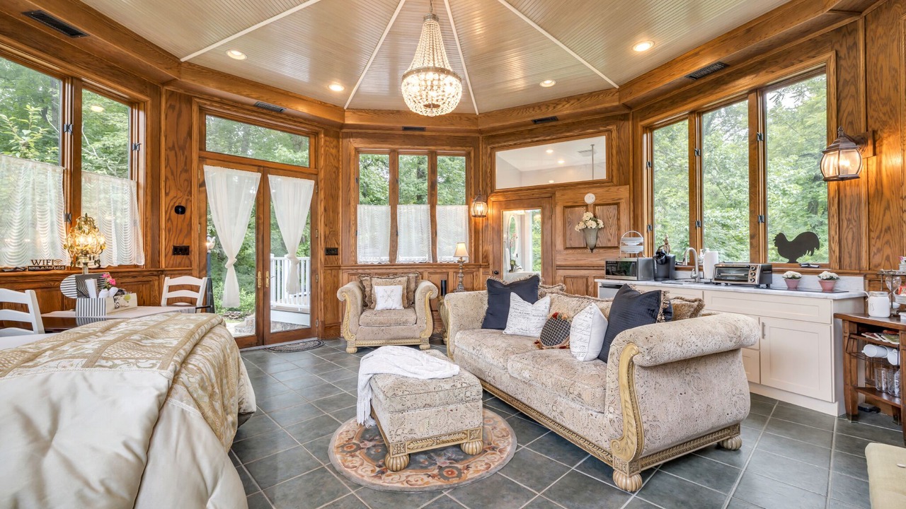 Photo of Livingroom in Cleveland
