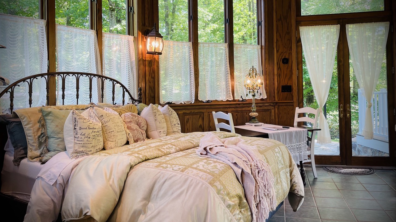 Photo of Bedroom in Cleveland
