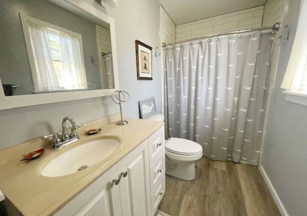 Photo of Bathroom in Deep Hole