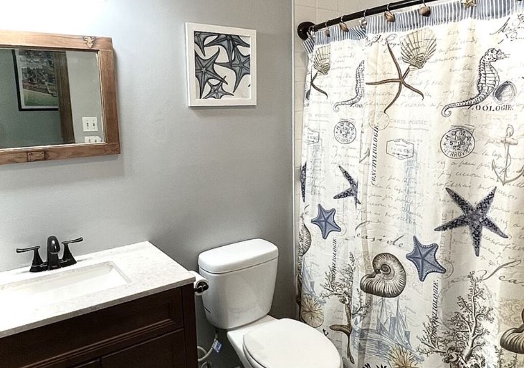 Photo of Bathroom in Deep Hole