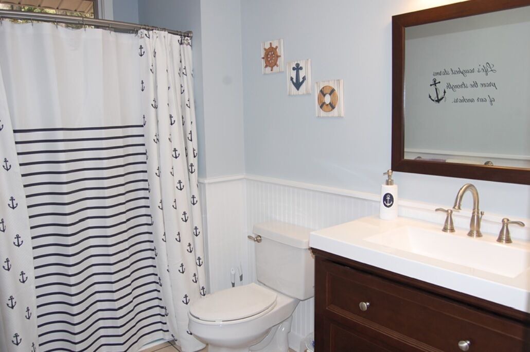 Photo of Bathroom in Deep Hole