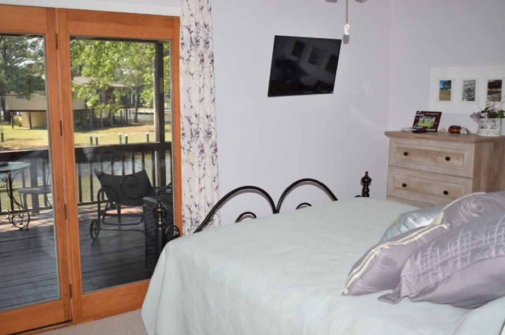 Photo of Bedroom in Deep Hole