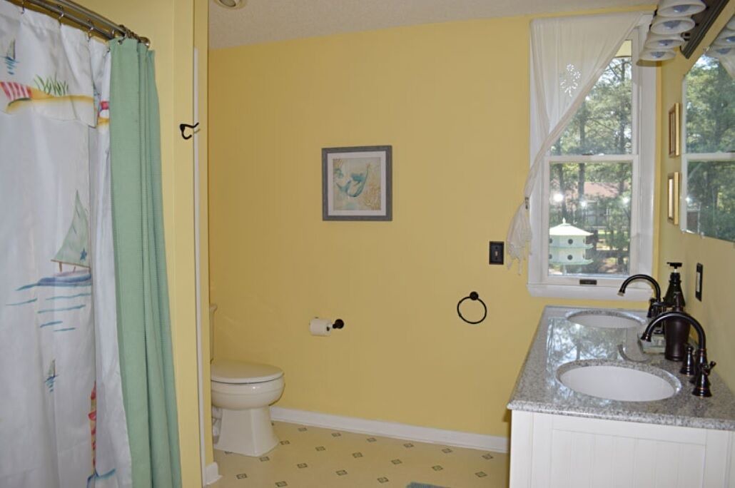 Photo of Bathroom in Deep Hole