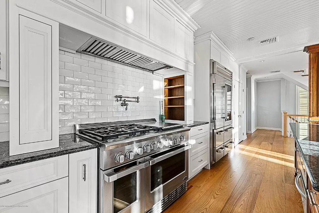 Photo of Kitchen in Wall