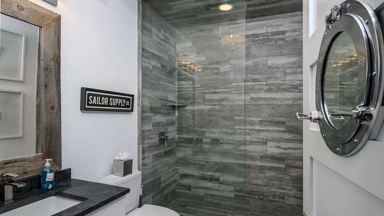 Photo of Bathroom in Loveladies