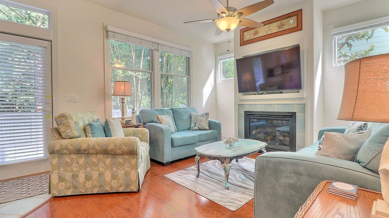 Photo of Livingroom in Bermuda Bay
