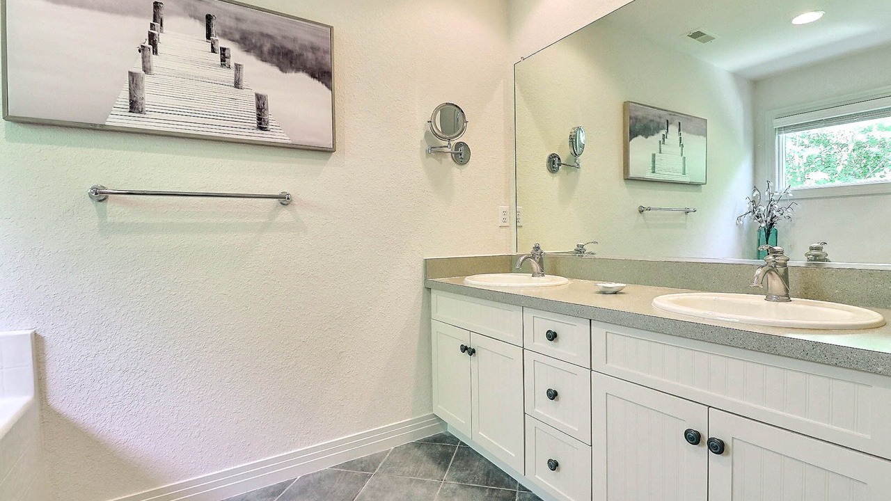 Photo of Bathroom in Bermuda Bay