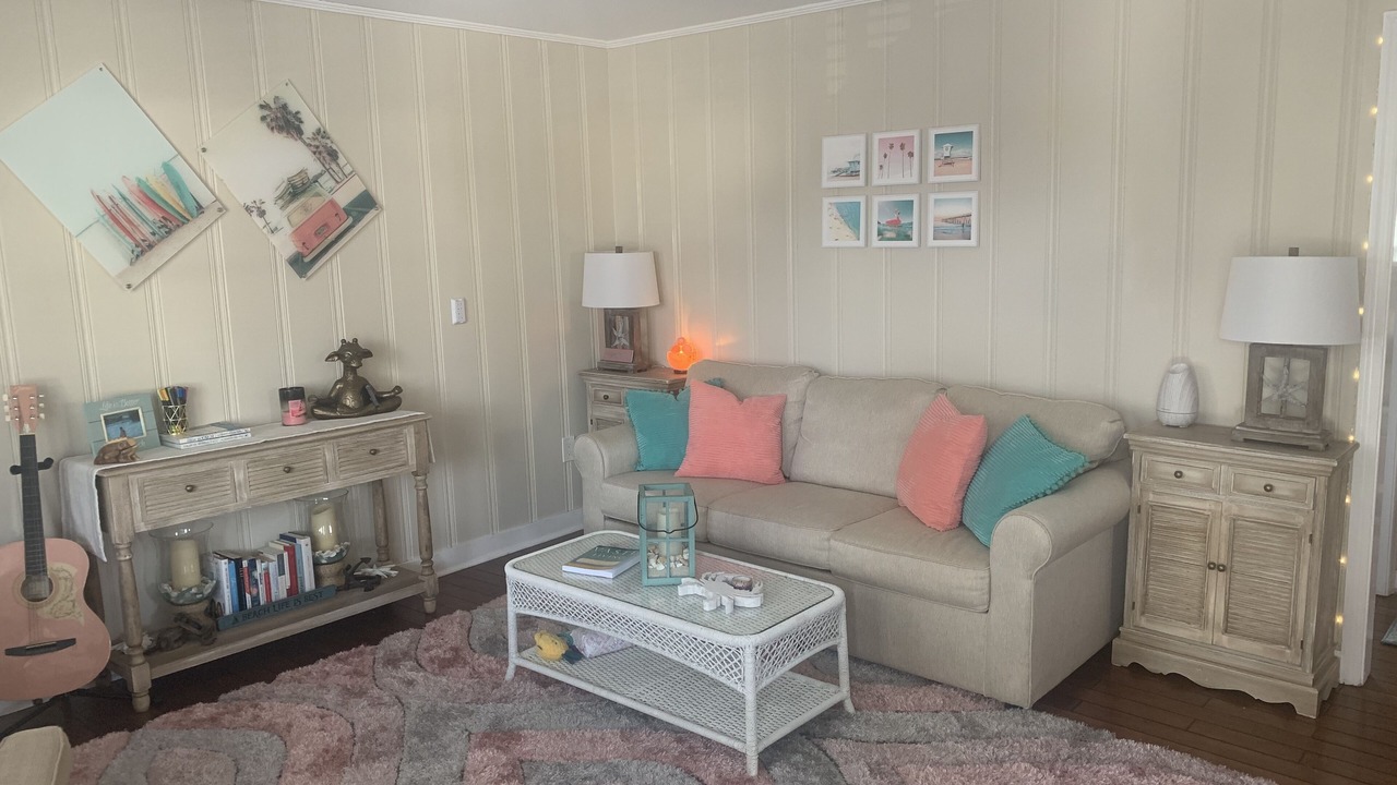 Photo of Livingroom in Caine Woods