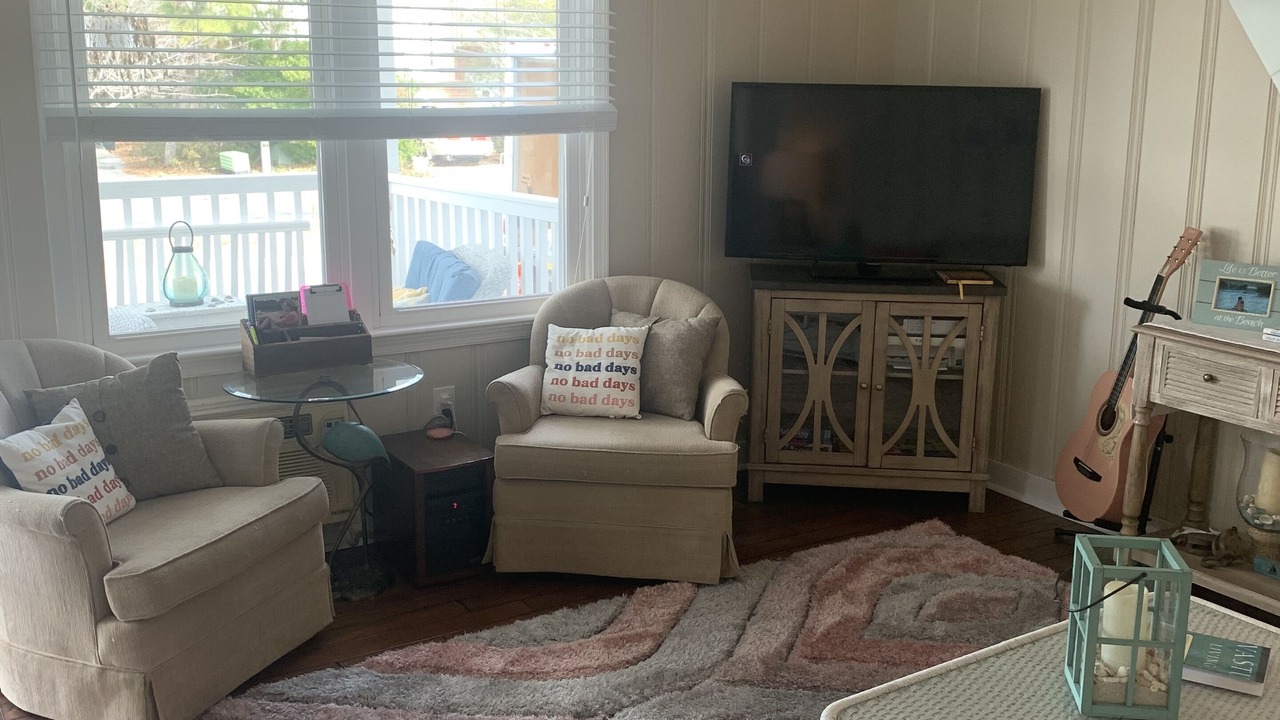 Photo of Livingroom in Caine Woods
