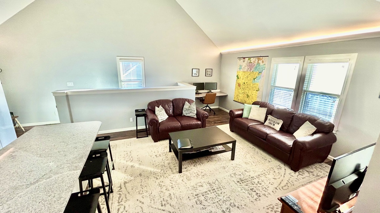 Photo of Livingroom in Chatham-Arch