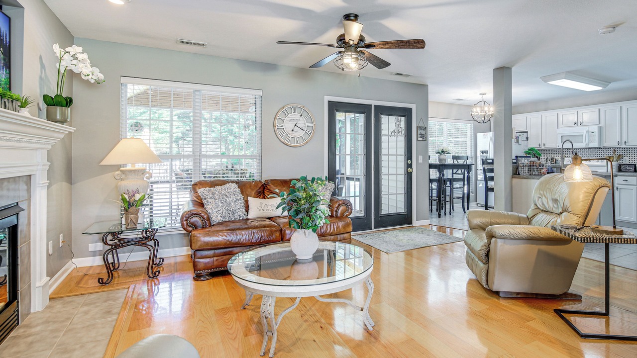 Photo of Livingroom in Ashley Oaks