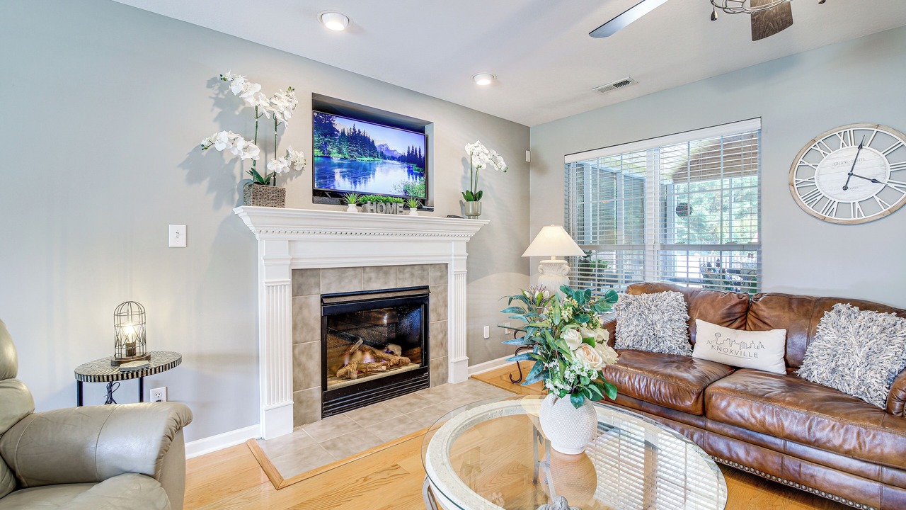 Photo of Livingroom in Ashley Oaks