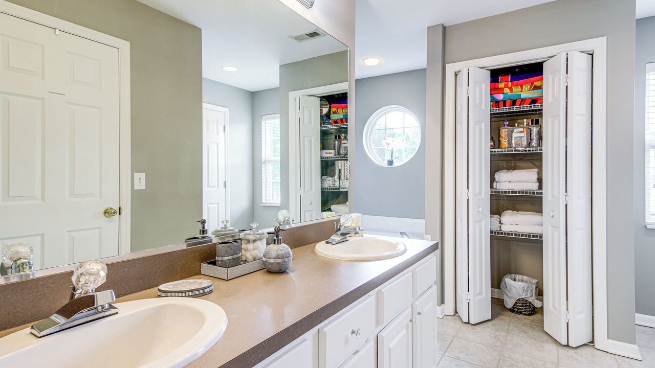 Photo of Bathroom in Ashley Oaks