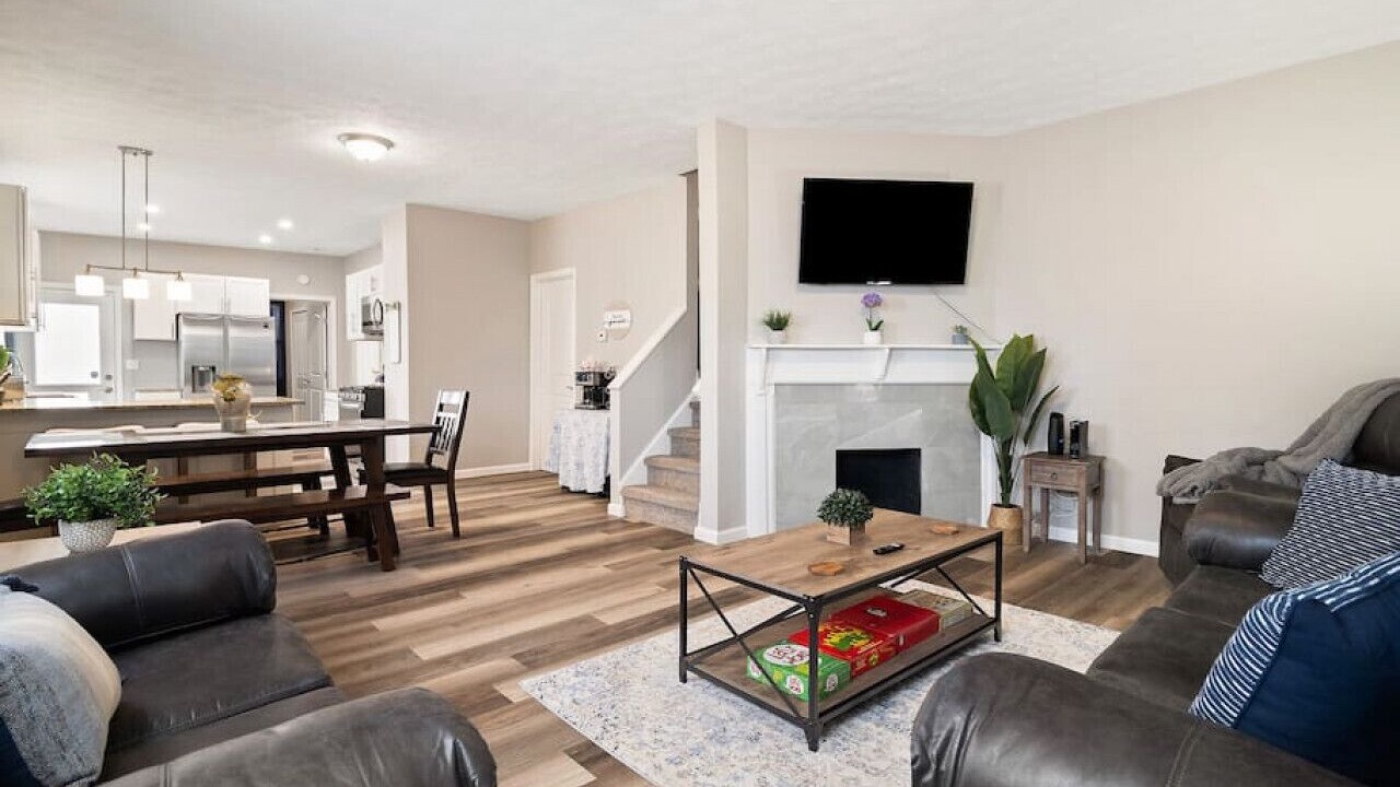 Photo of Livingroom in Detroit - Shoreway