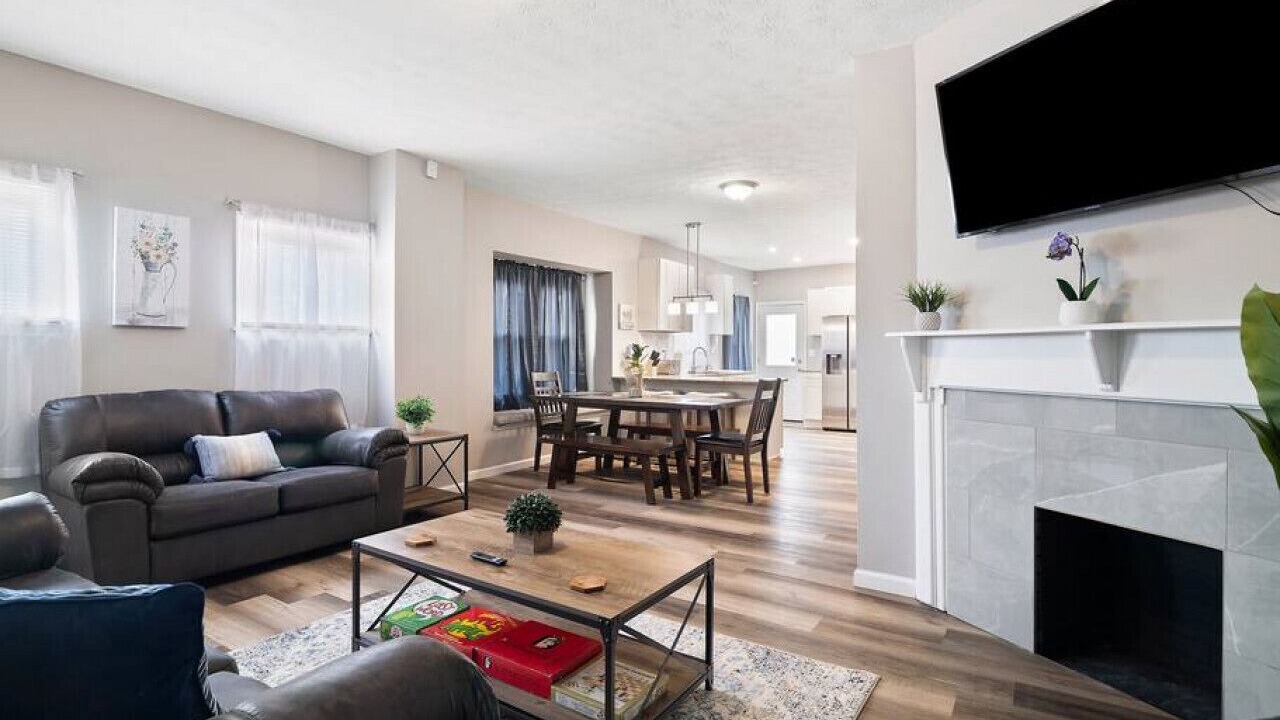 Photo of Livingroom in Detroit - Shoreway