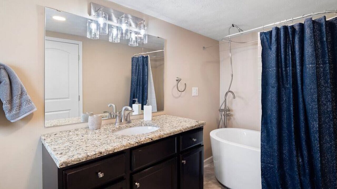 Photo of Bathroom in Detroit - Shoreway