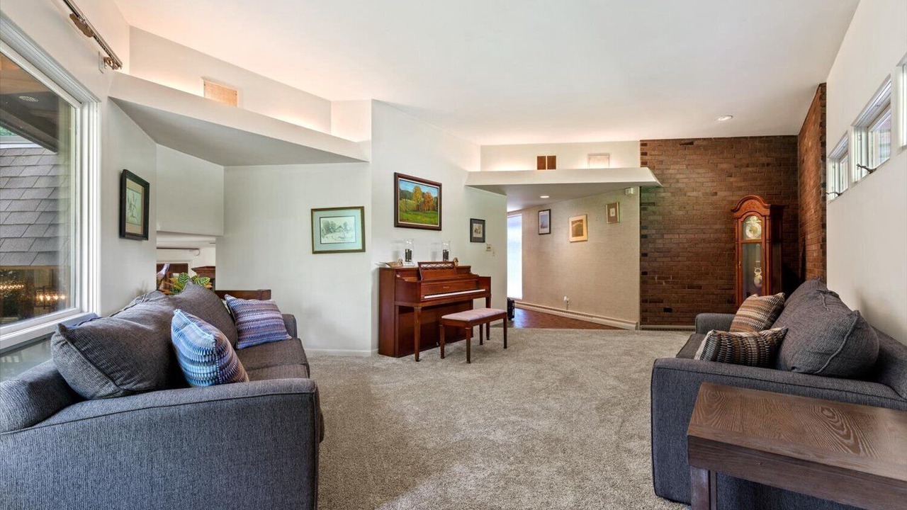 Photo of Livingroom in White Mills