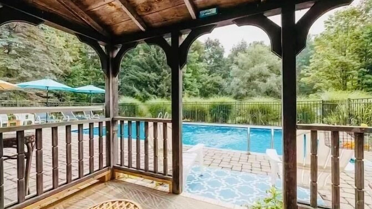 Photo of Patio Balcony in Swan Lake