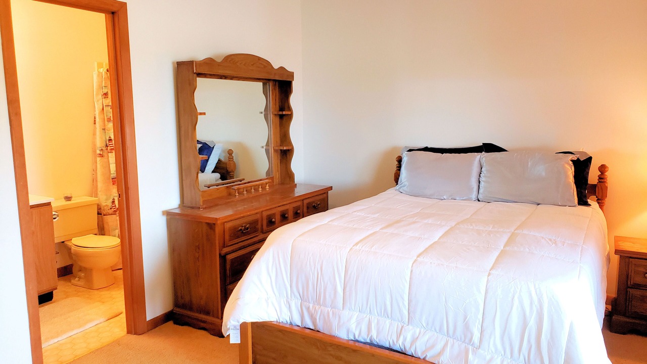 Photo of Bedroom in Deep Hole