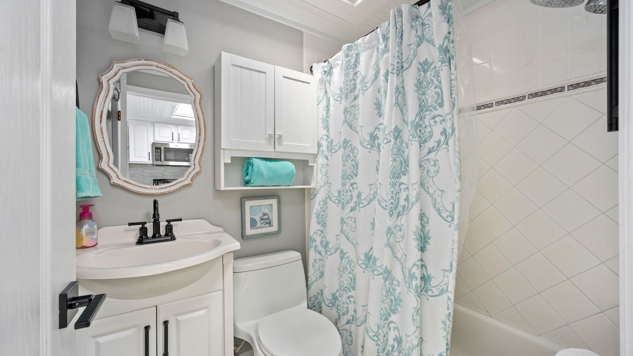 Photo of Bathroom in South Beach Haven