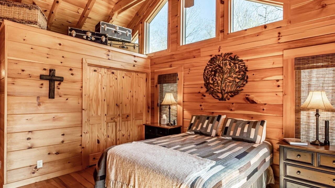 Photo of Bedroom in Jacksboro