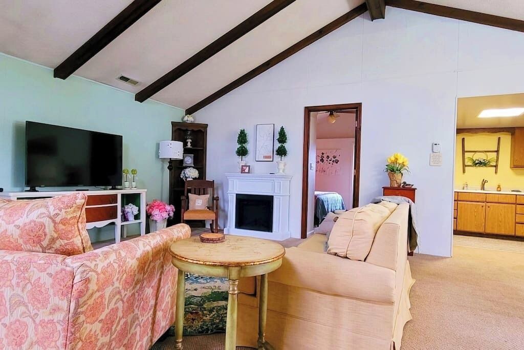 Photo of Livingroom in Paw Paw