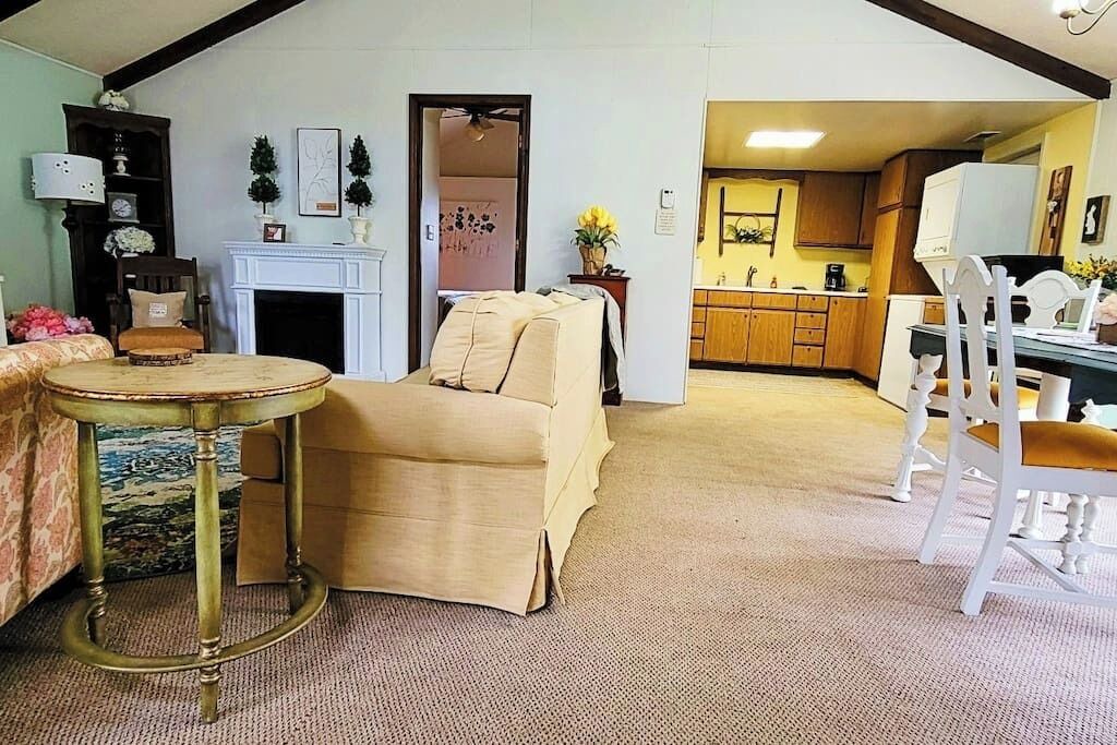 Photo of Livingroom in Paw Paw