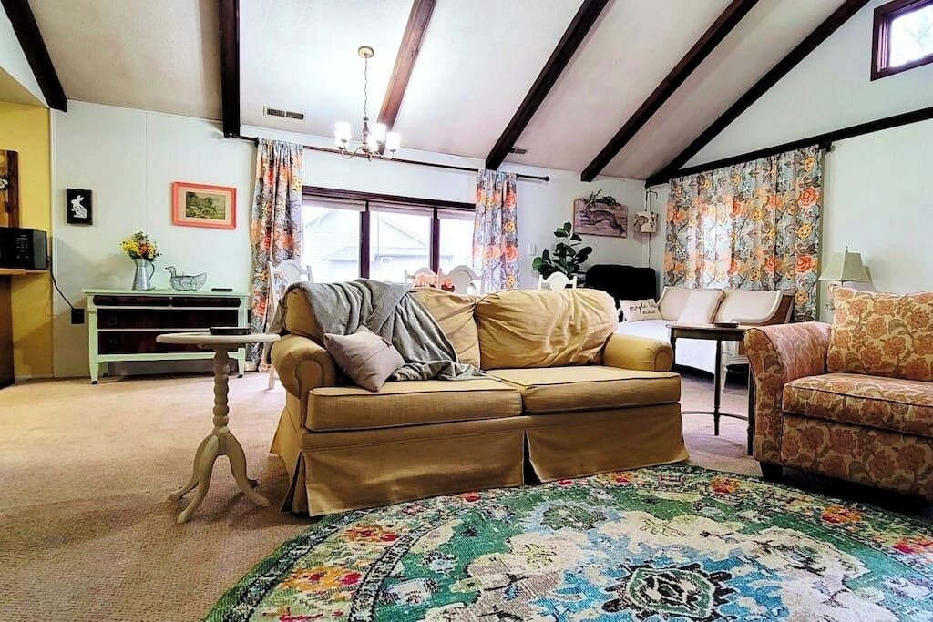 Photo of Livingroom in Paw Paw