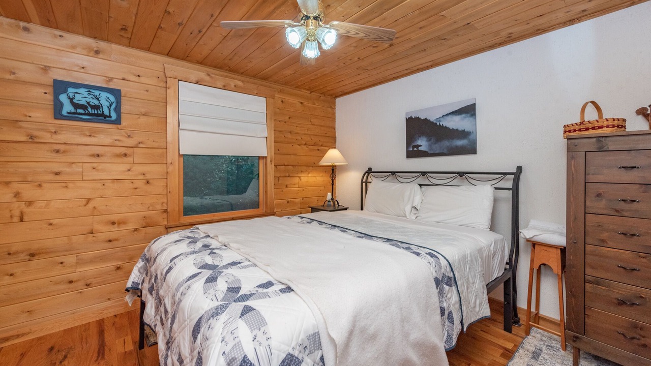 Photo of Bedroom in North Glade Hills