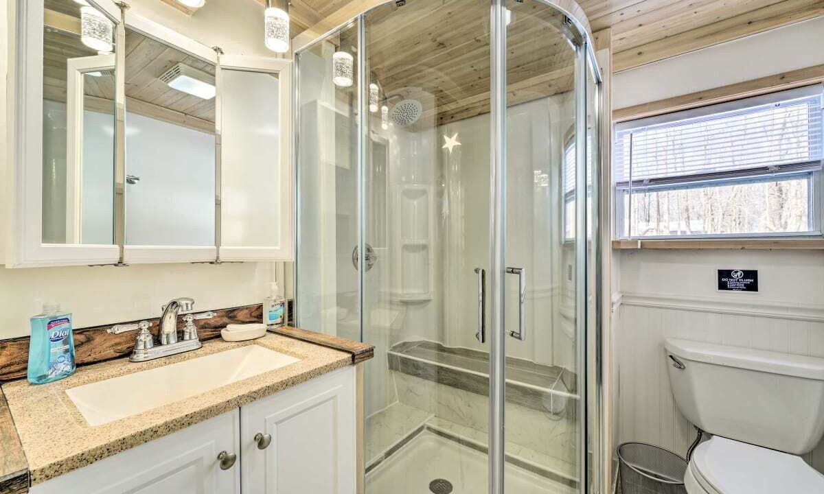 Photo of Bathroom in Russell