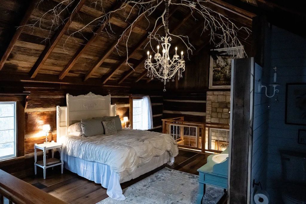 Photo of Bedroom in Hendersonville