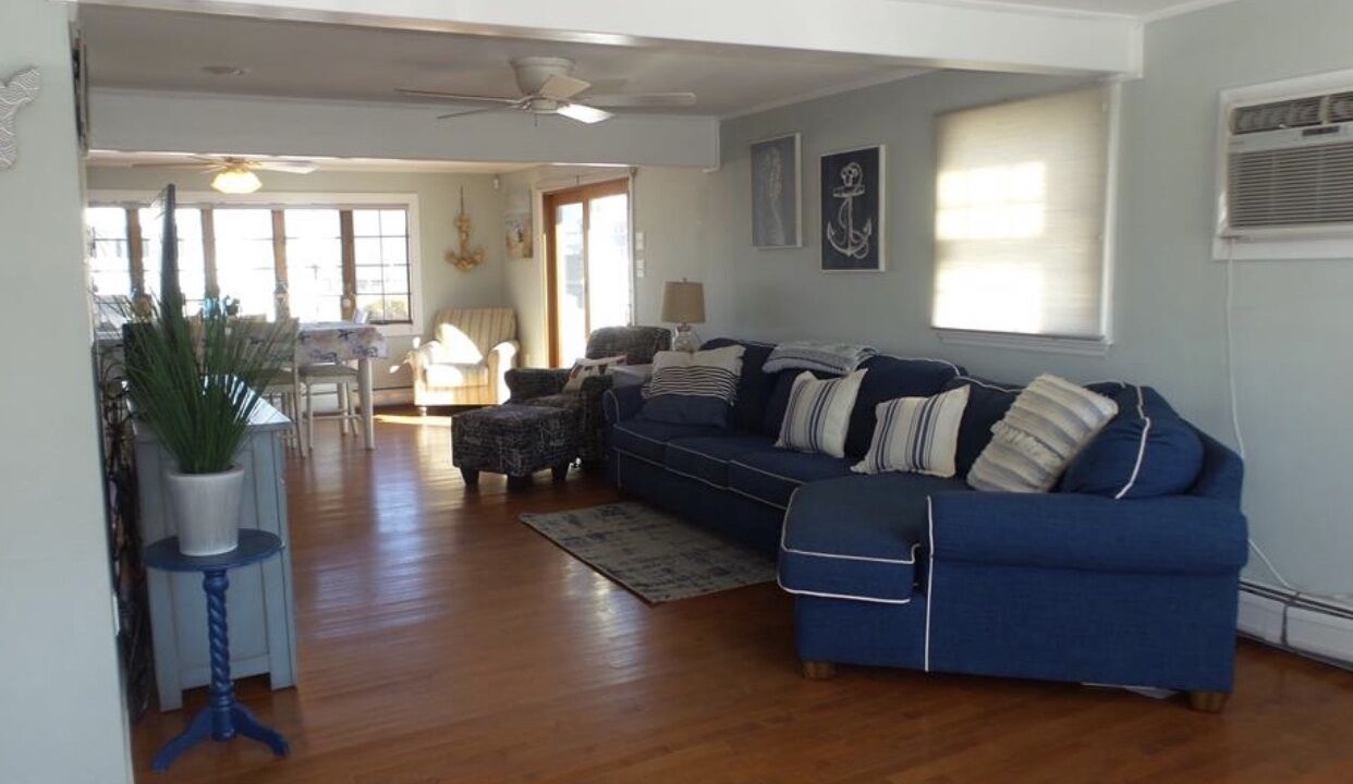 Photo of Livingroom in Beach Haven West