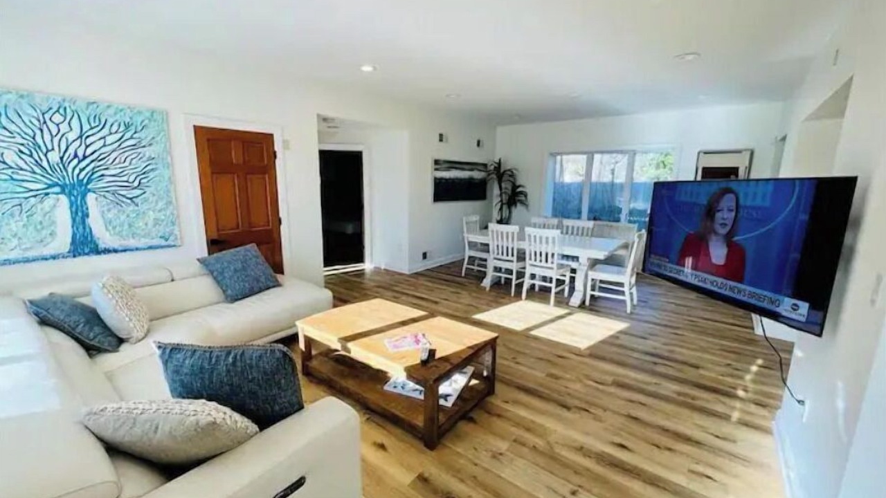 Photo of Livingroom in Red Bank - Tinton Falls