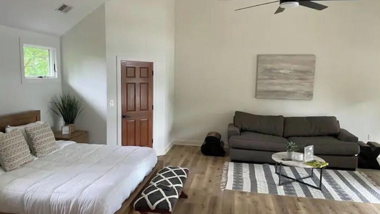 Photo of Bedroom in Red Bank - Tinton Falls