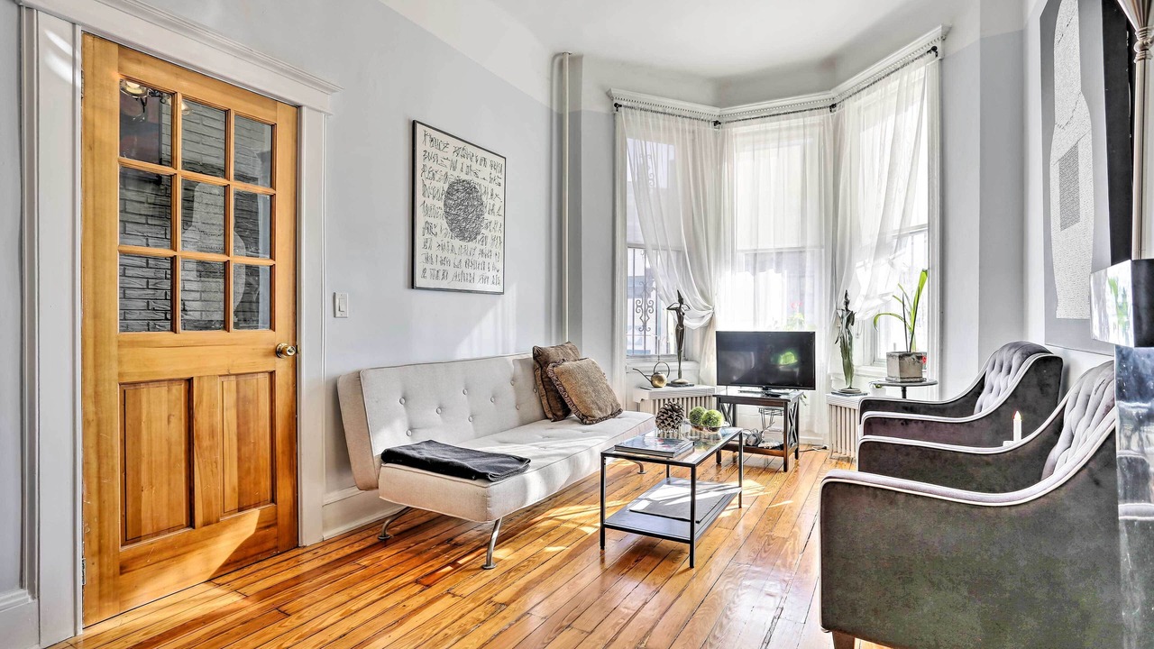 Photo of Livingroom in McGinley Square
