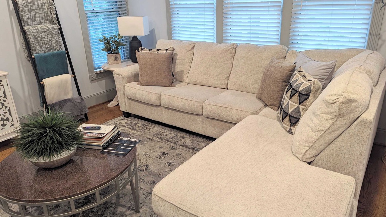 Photo of Livingroom in Hillsboro Village