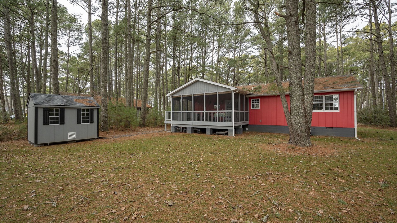 Photo of Bedroom in Piney Island