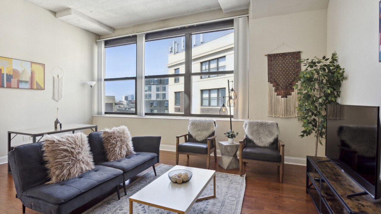 Photo of Livingroom in West Poplar
