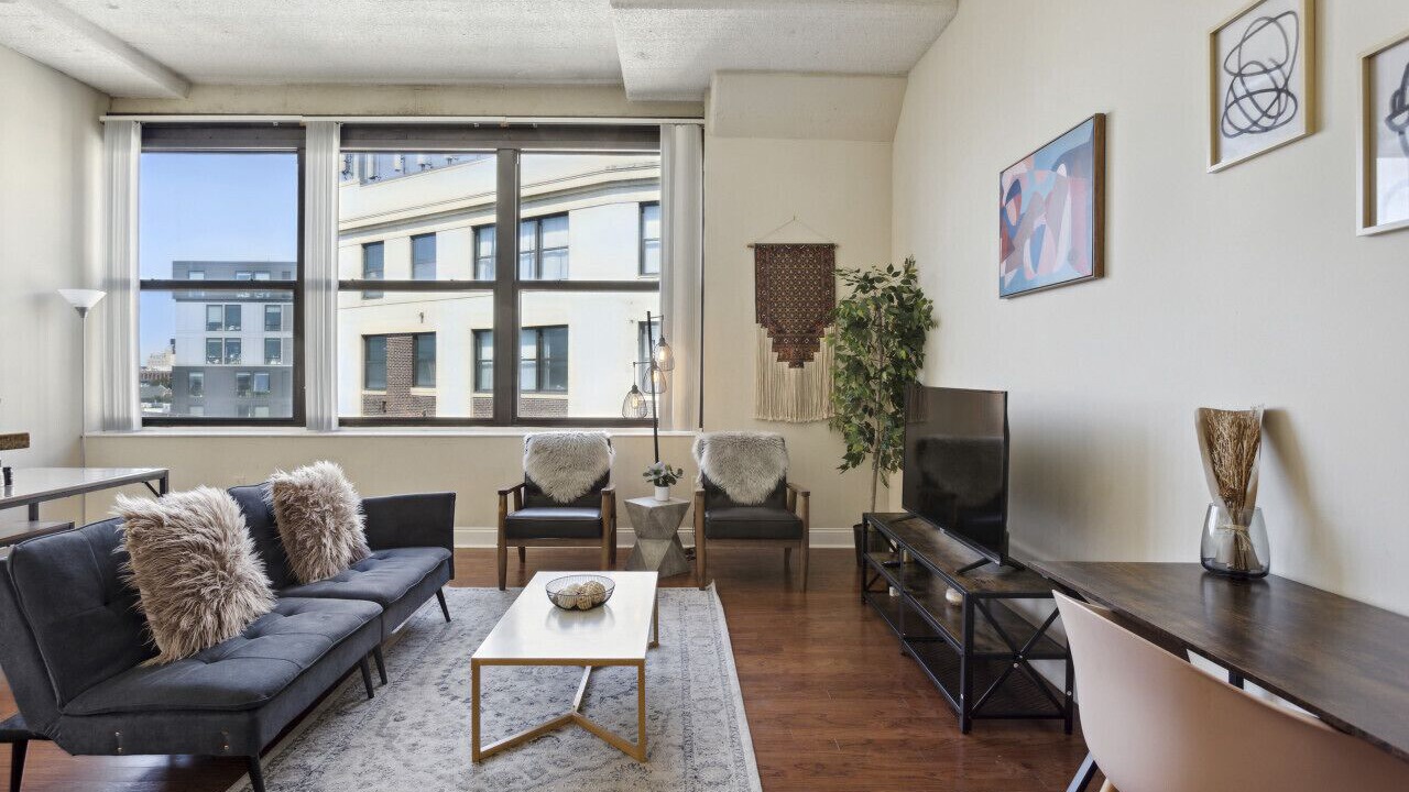 Photo of Livingroom in West Poplar