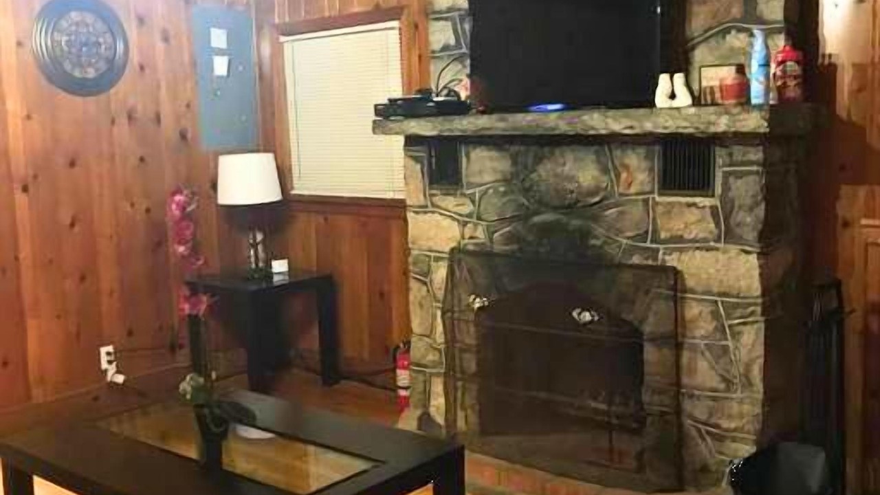 Photo of Livingroom in Montague
