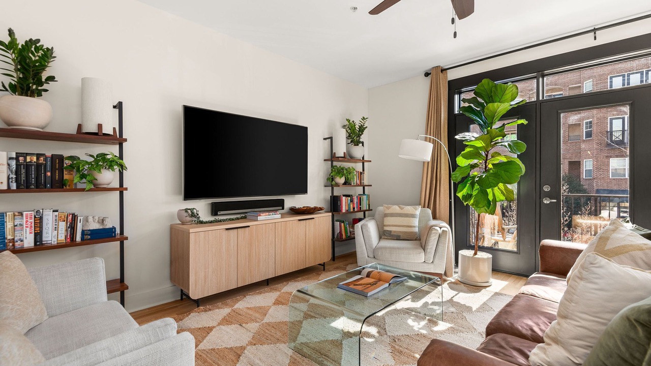 Photo of Livingroom in North Capitol