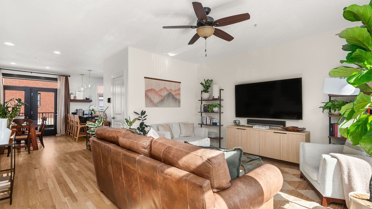 Photo of Livingroom in North Capitol