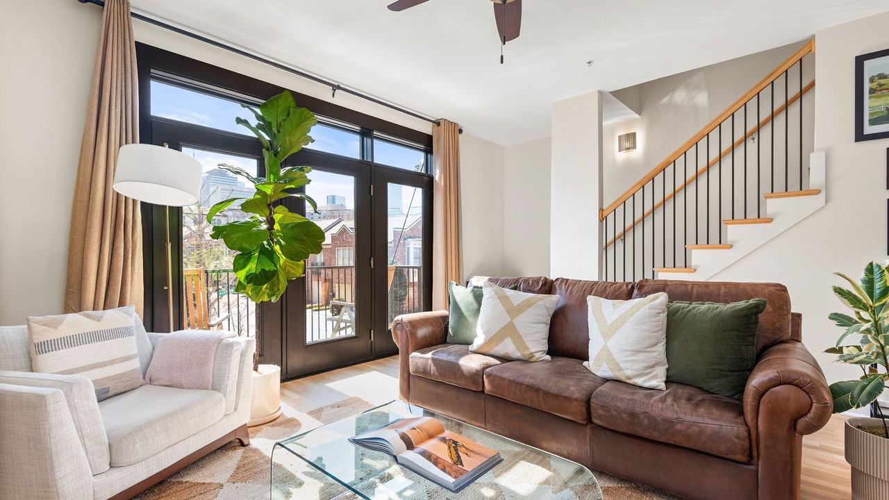 Photo of Livingroom in North Capitol