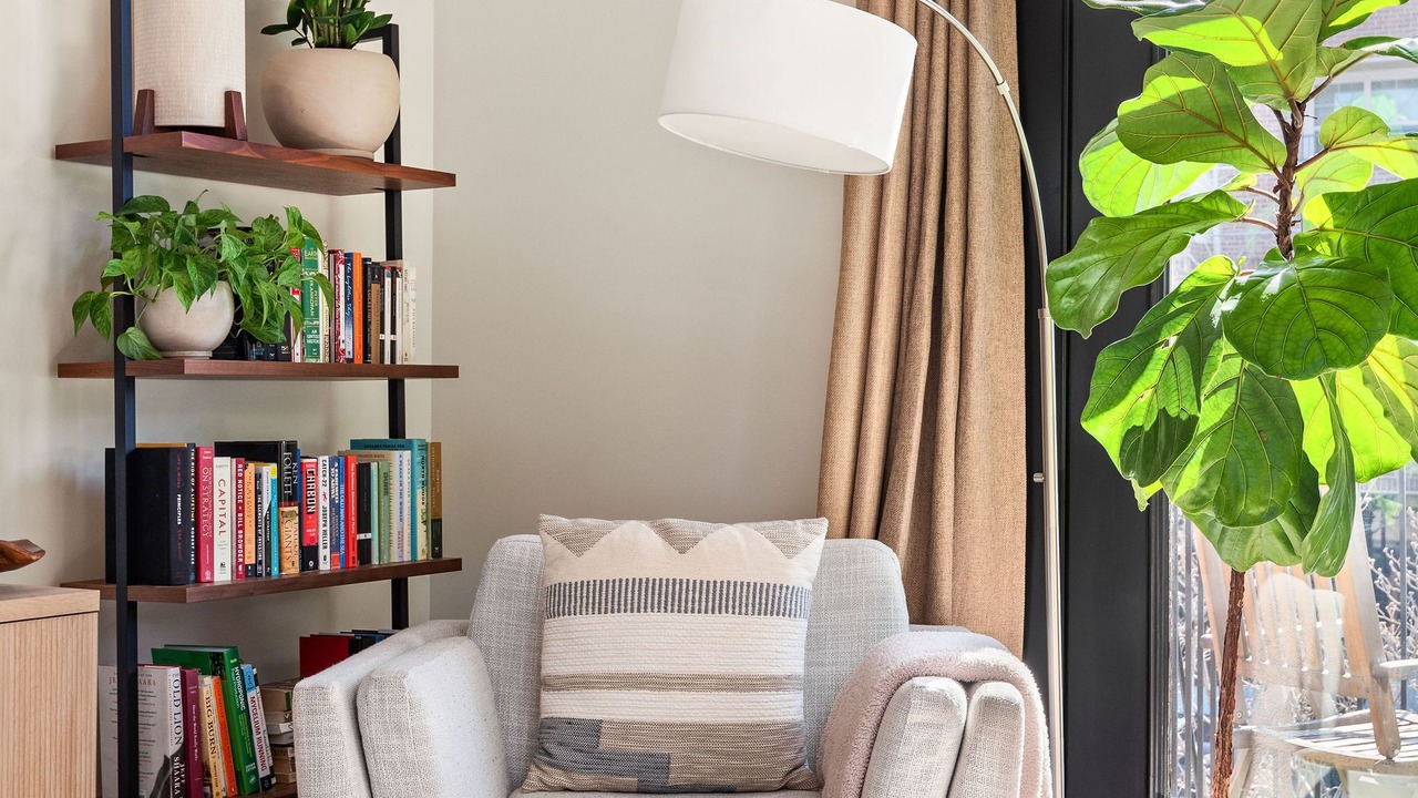 Photo of Livingroom in North Capitol